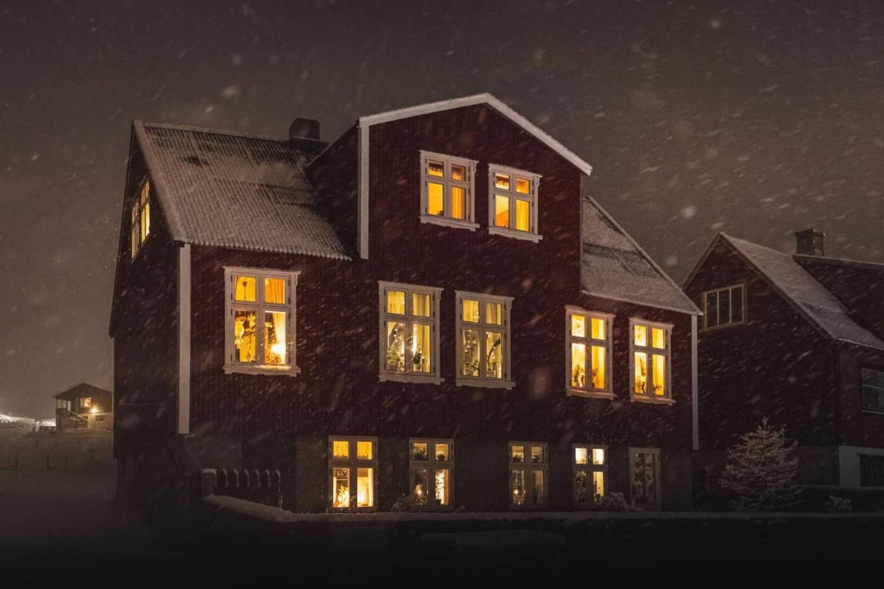 Heima I Stovu Hotel Hvalba Eksteriør billede