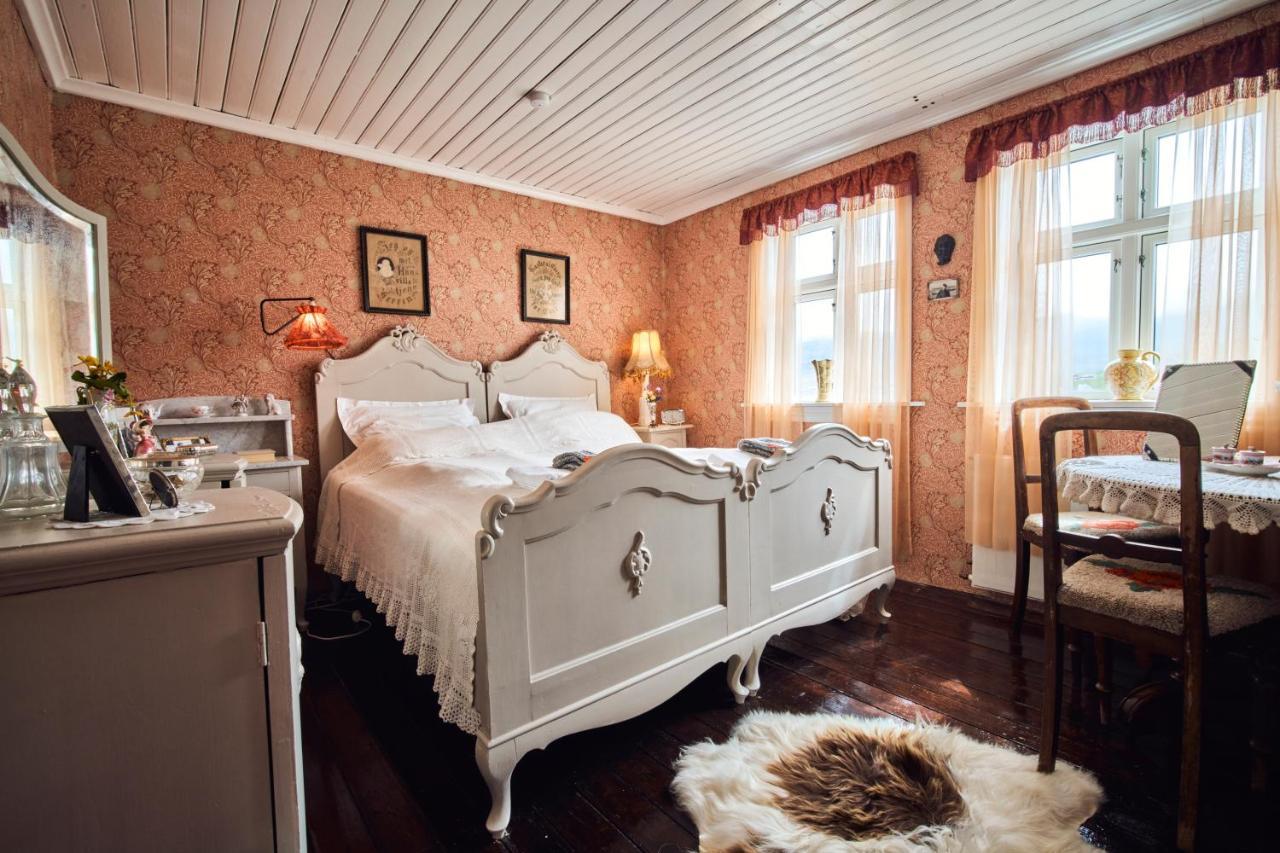 Heima I Stovu Hotel Hvalba Eksteriør billede