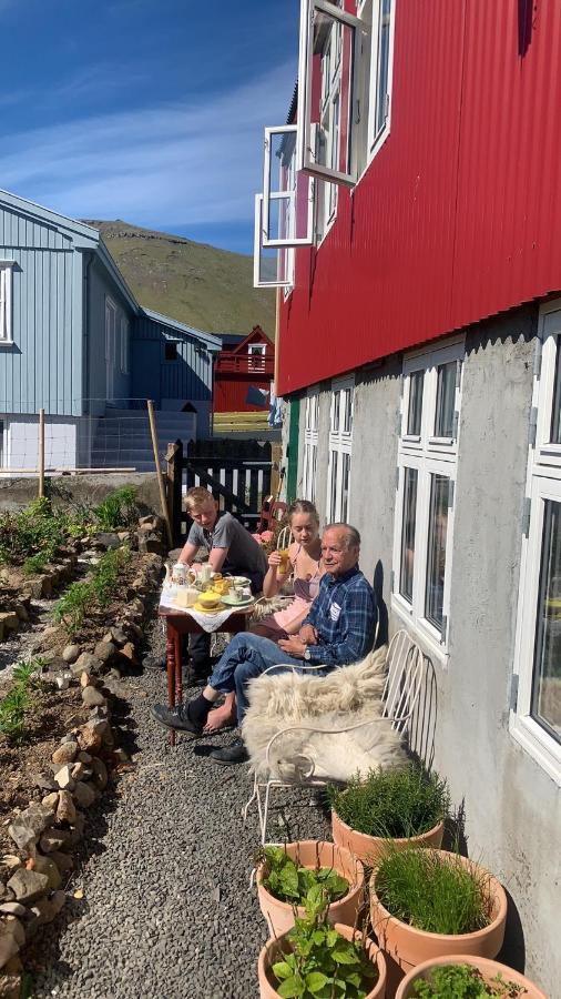Heima I Stovu Hotel Hvalba Eksteriør billede
